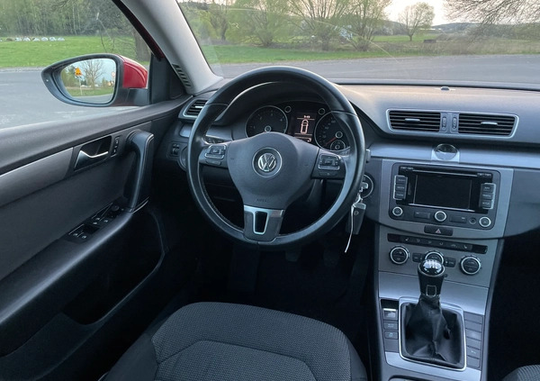 Volkswagen Passat cena 25900 przebieg: 242000, rok produkcji 2012 z Nidzica małe 379